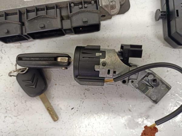 BOITIER COMPLET CITROEN BERLINGO/ PEUGEOT PARTNER 2008-2015 1.6 HDI - Vue 3